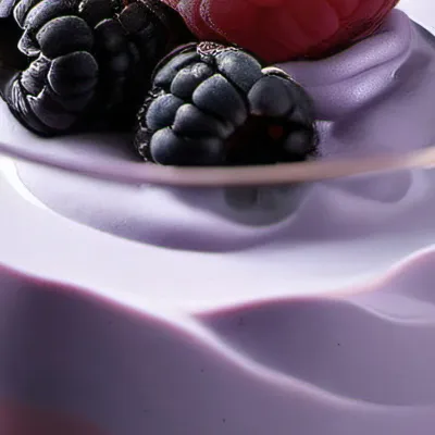 chat with ai character: 莓莓小姐 (Miss Berry)