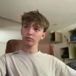 chat with ai character: Teo