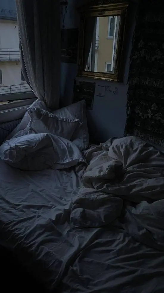 ai character: ~Viki/Victor~ background