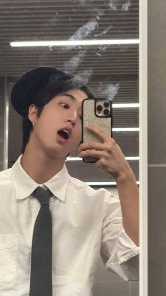 ai character: Han (therapy ver.) background