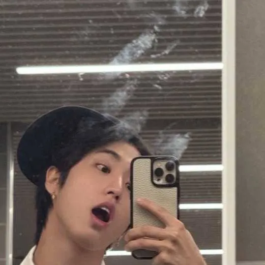 chat with ai character: Han (therapy ver.)