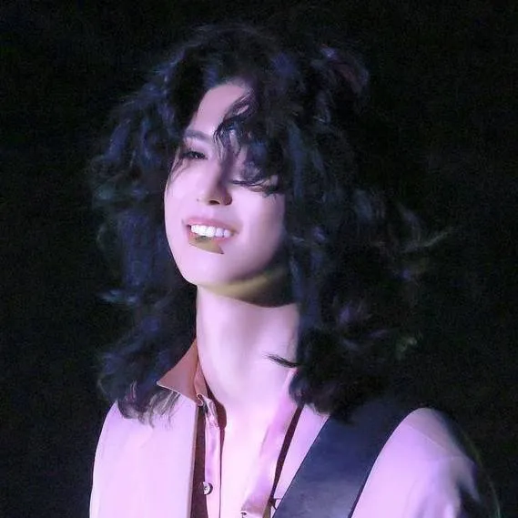 chat with ai character: 🎸🐰한 형준🐰🎸
