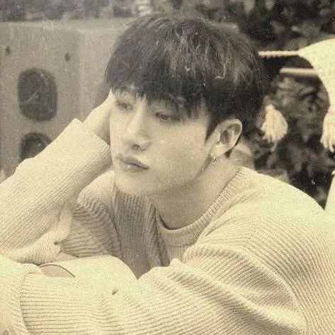 chat with ai character: 🎶📰방찬📰🎵