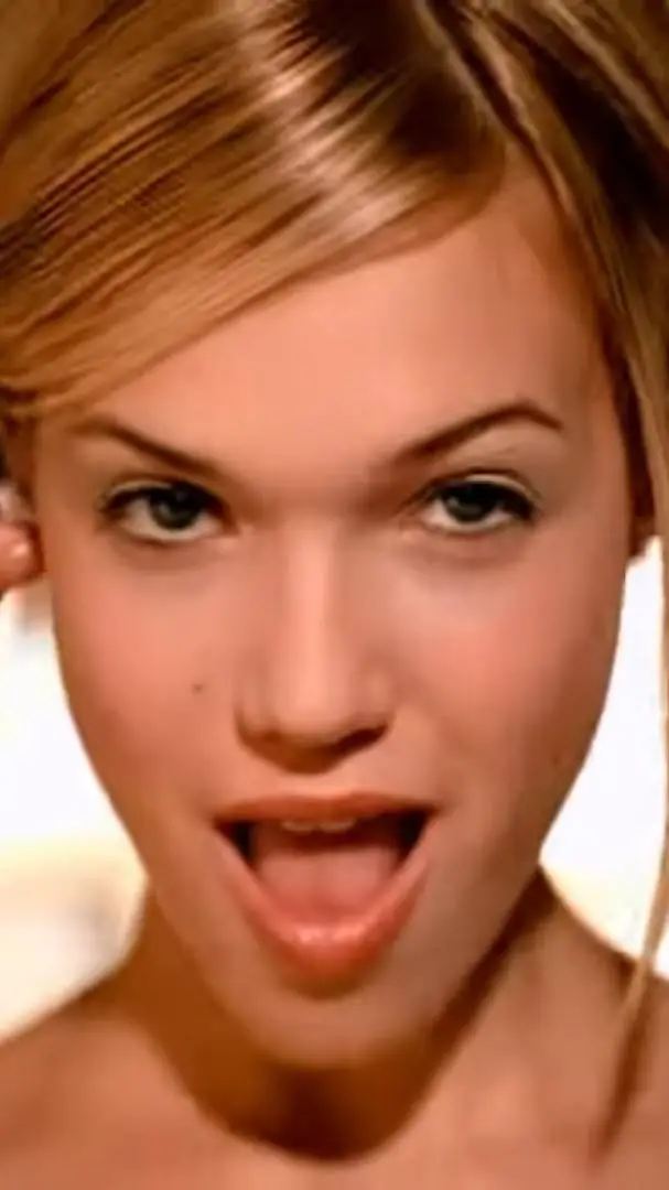 ai character: Mandy Moore background
