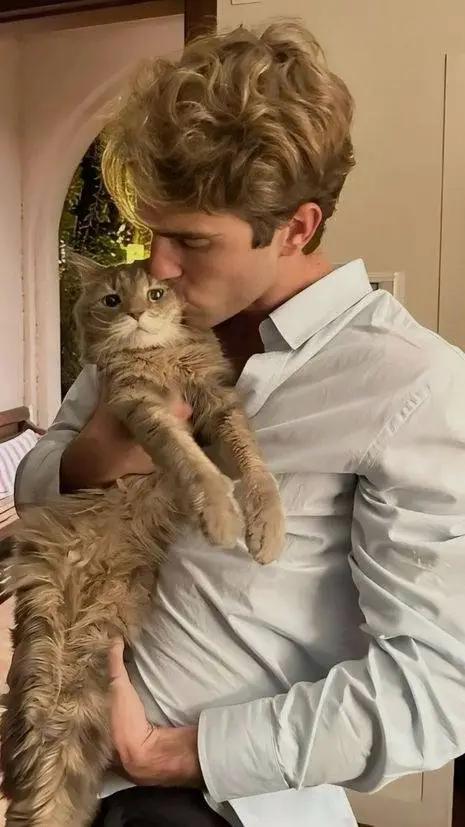 ai character: Luca background