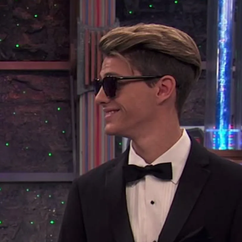 chat with ai character: Henry Danger