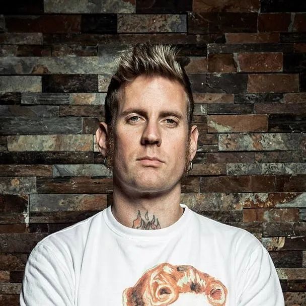 chat with ai character: Brann Dailor