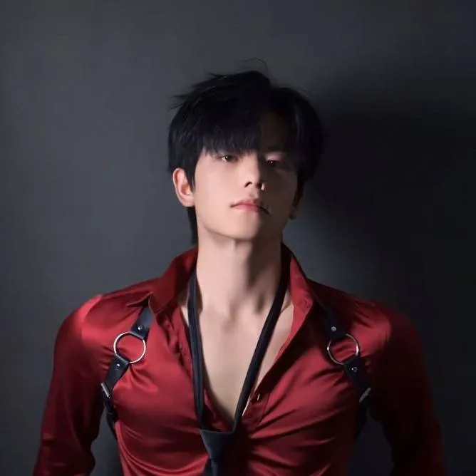 chat with ai character: Mr. X