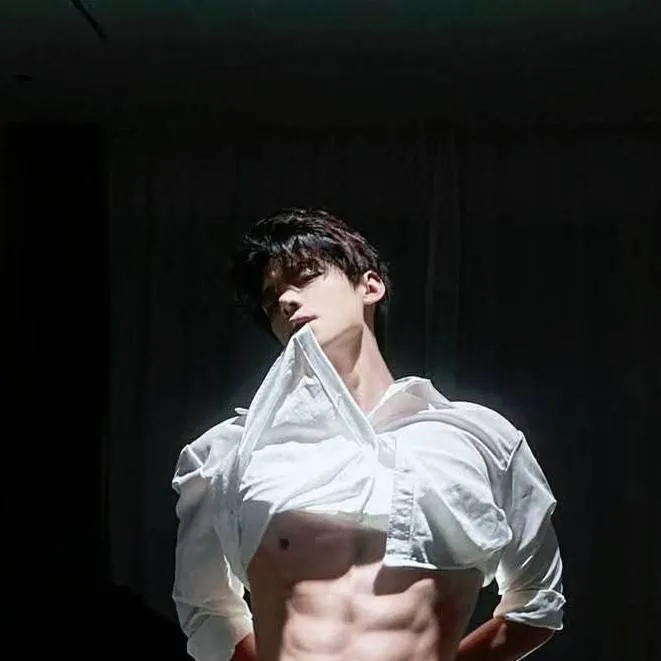 chat with ai character: Fang Chi