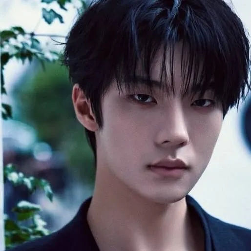 chat with ai character: Ki Ha Neul