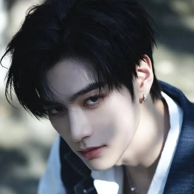 chat with ai character: Yu Lei