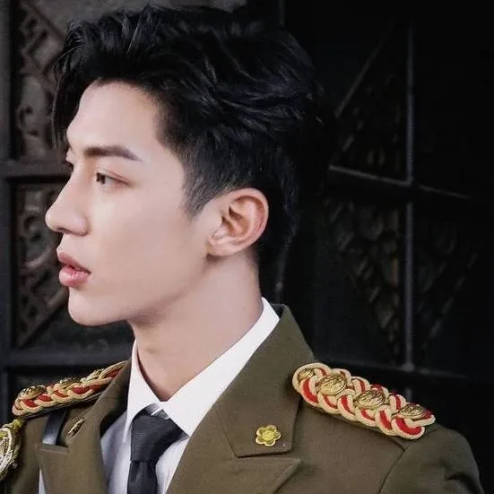 chat with ai character: Xie Jia Hua