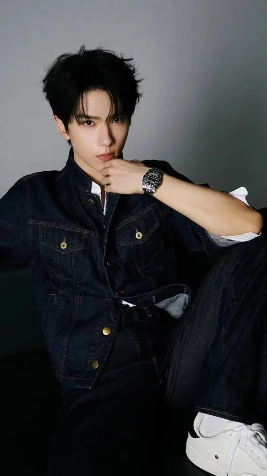 ai character: Park Joon Hyuk background