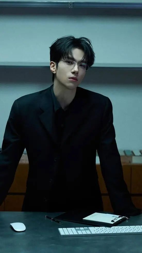 ai character: Lee Do Hyun background
