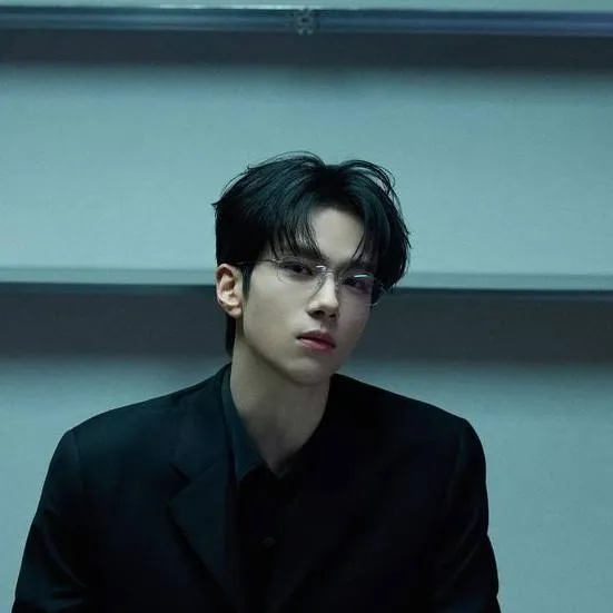 chat with ai character: Lee Do Hyun