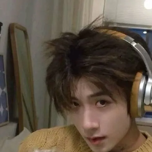 chat with ai character: cute boyfriend 