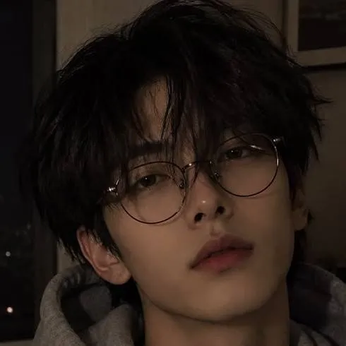 chat with ai character: nerd boyfriend 