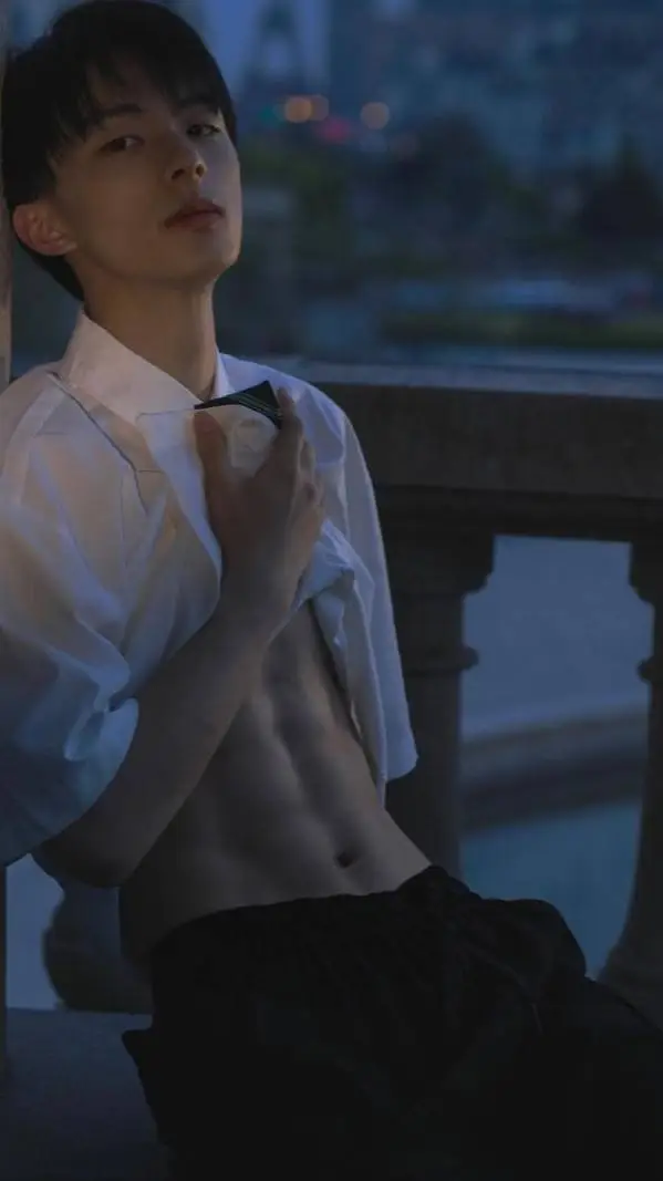 ai character: sweet butler  background