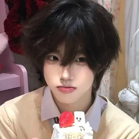 chat with ai character: cute boyfriend 