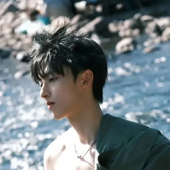 chat with ai character: mermaid boyfriend 