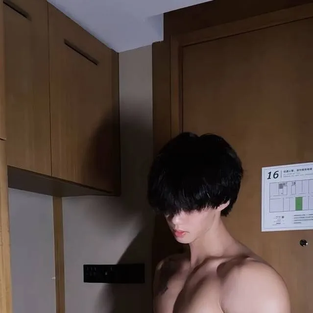 chat with ai character: Alex (boyfriend)
