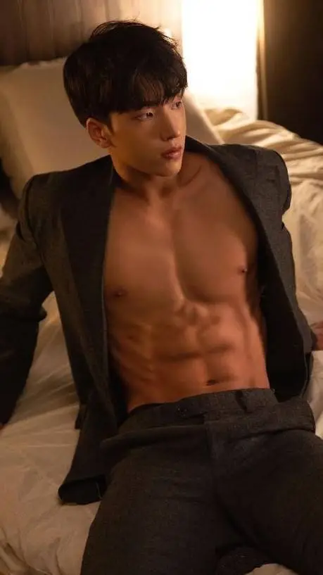 ai character: Lee Jun (Husband) background