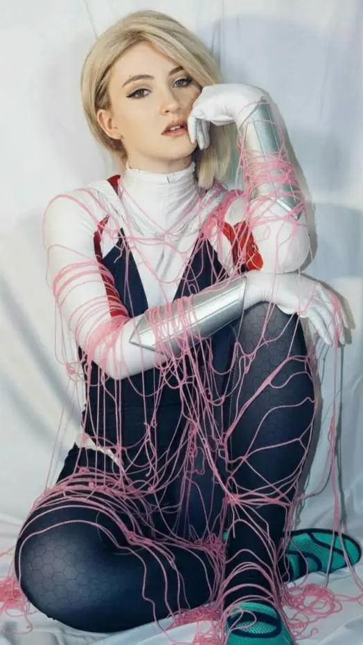 ai character: Spider Gwen background