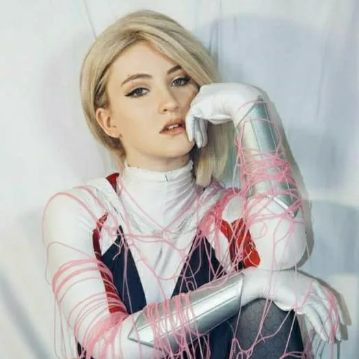 chat with ai character: Spider Gwen