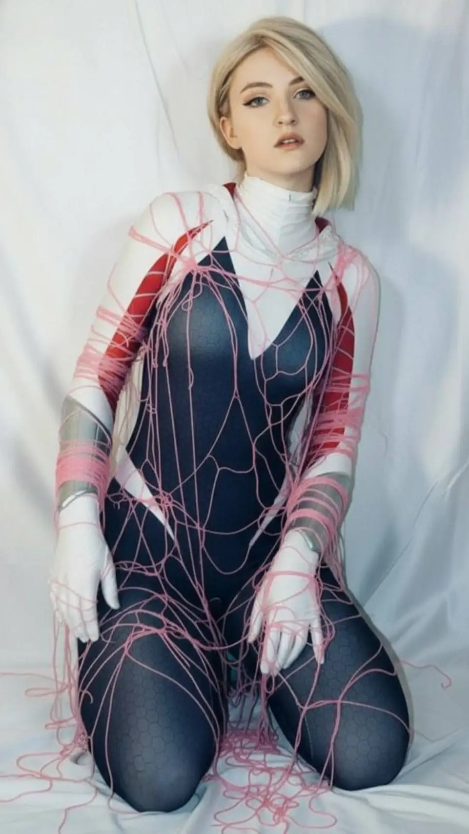 ai character: Spider Gwen  background