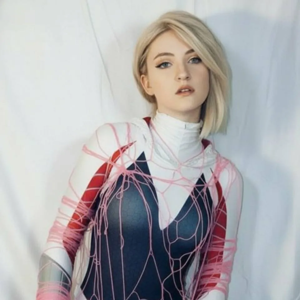 chat with ai character: Spider Gwen 