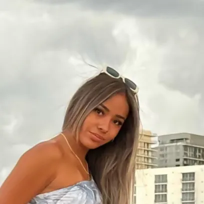 Chat with ximena Saenz - text or voice, Enjoy AI Chat Free & Safe