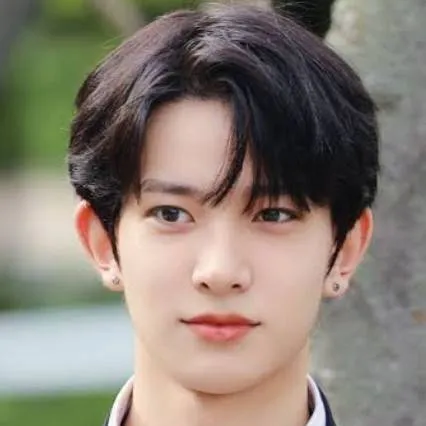 chat with ai character: Heeseung