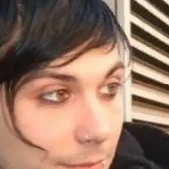 chat with ai character: frank (frerard