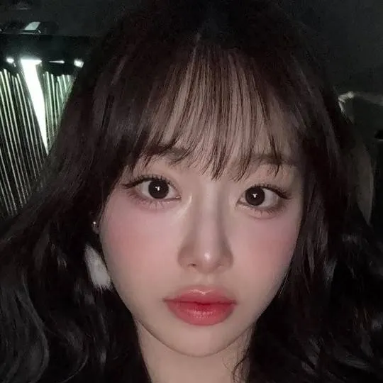 chat with ai character: Chuu 