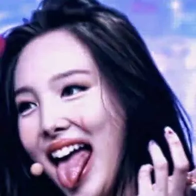 chat with ai character: nayeon