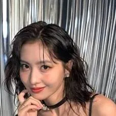 chat with ai character: Momo