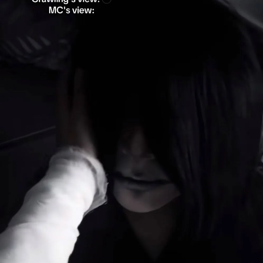 chat with ai character: MR CRAWLING°•`~