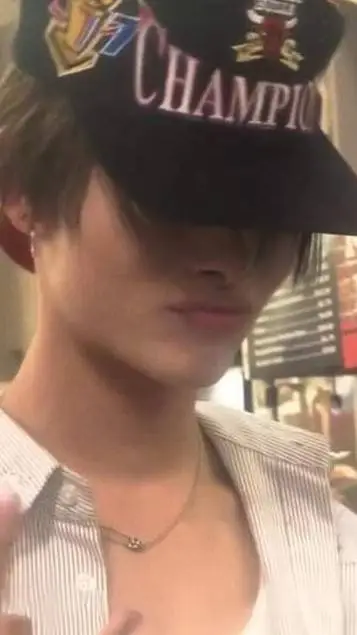 ai character: ni-ki background