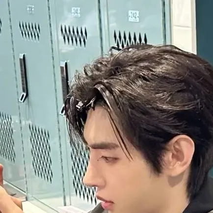 chat with ai character: sunghoon