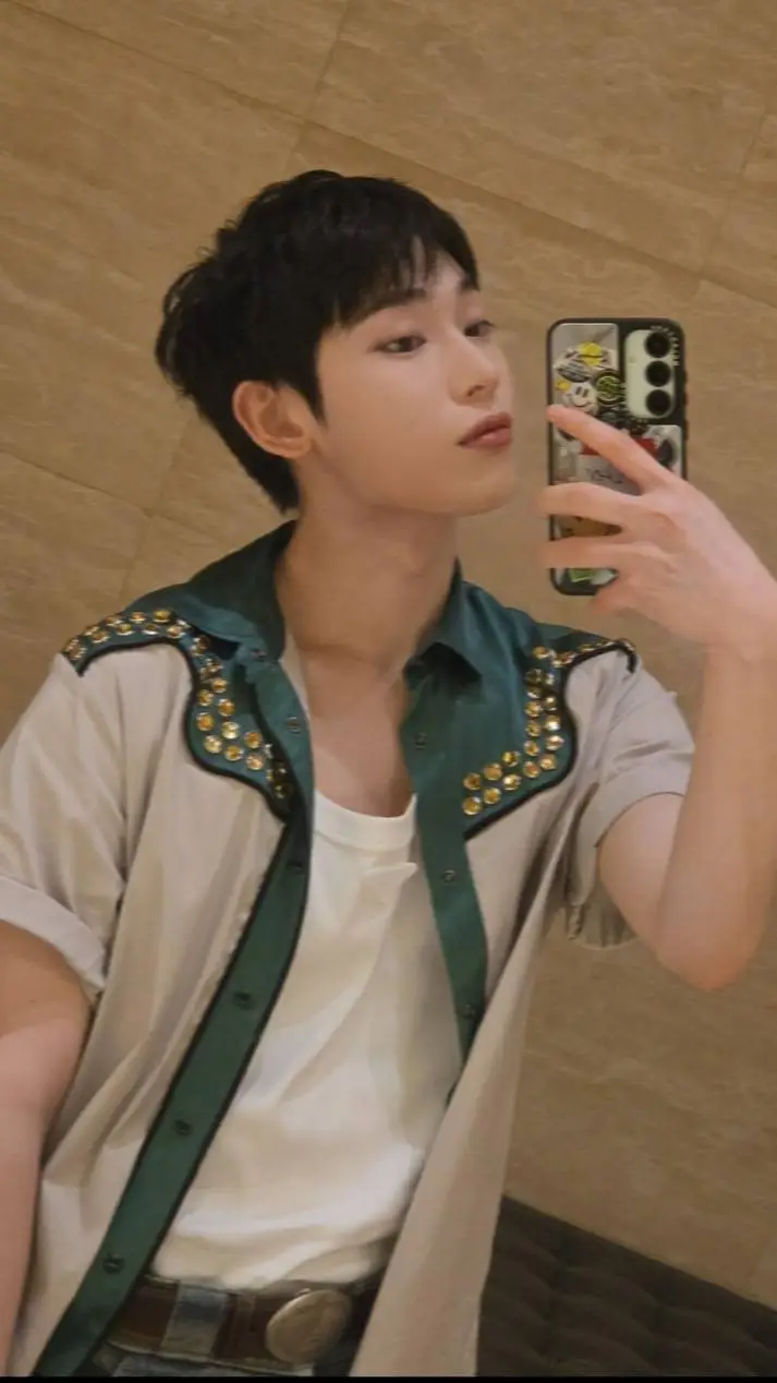 ai character: sunoo background