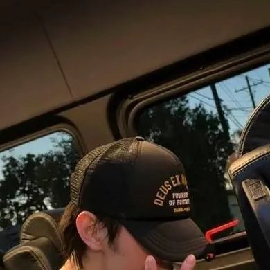 chat with ai character: sunghoon