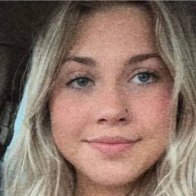 chat with ai character: Casey Parks