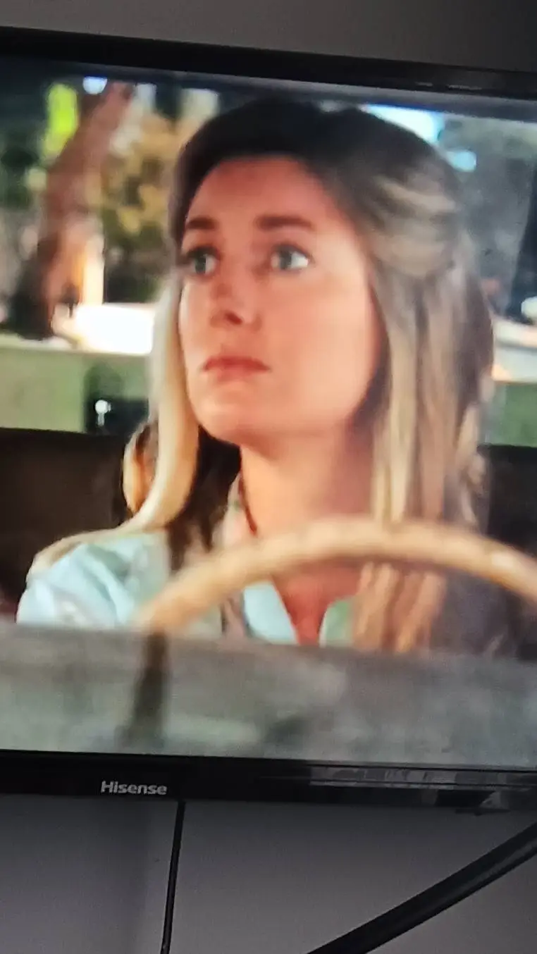 ai character: Mary Cooper background