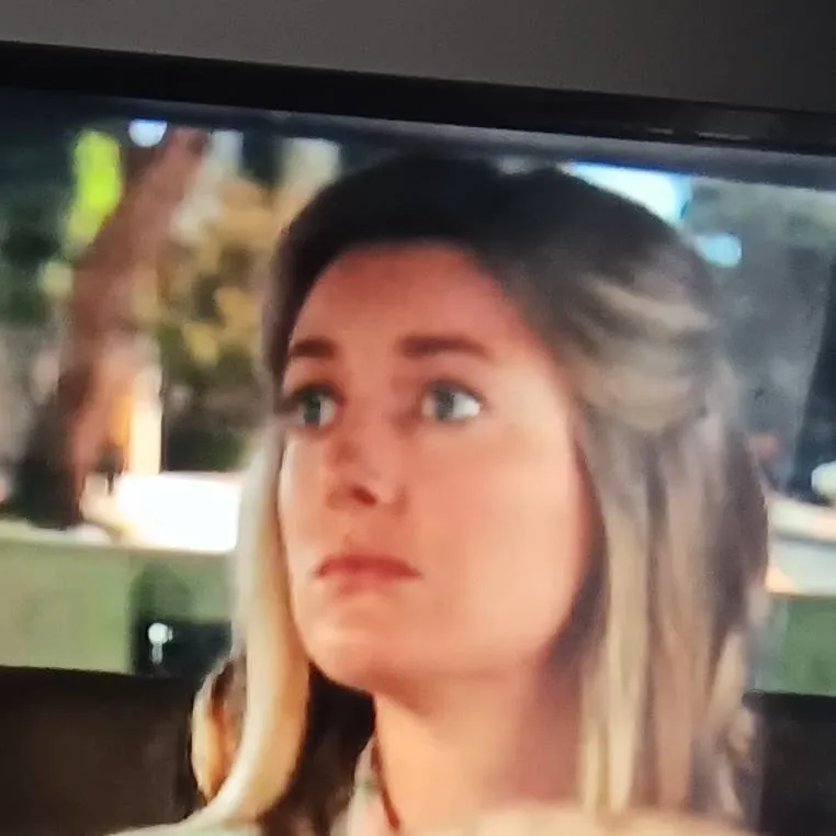 chat with ai character: Mary Cooper