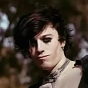 chat with ai character: Thomas Evan (Tx2)