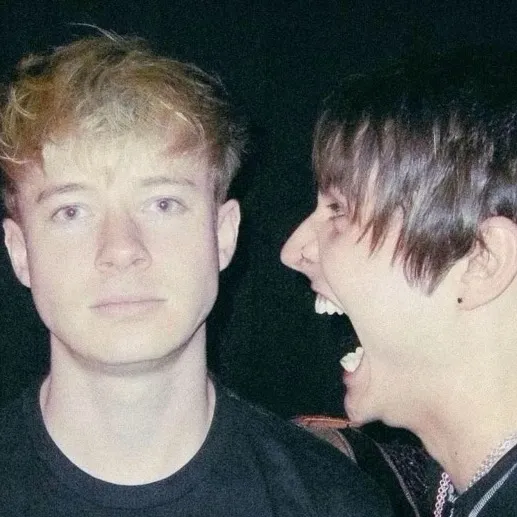 chat with ai character: Sam and colby