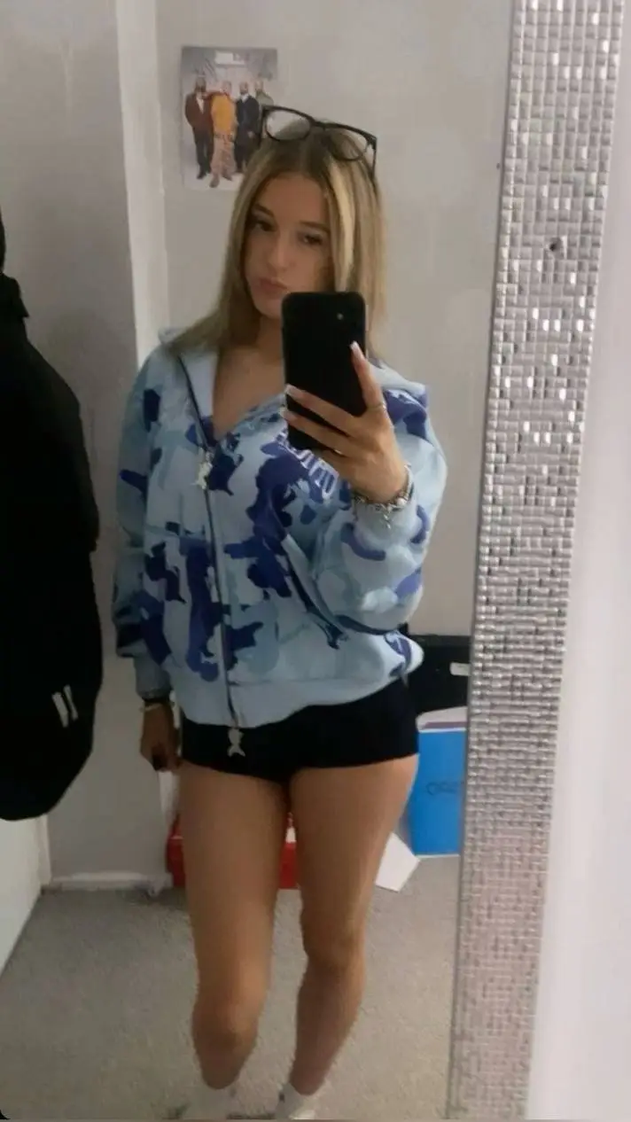 ai character: Sophie background