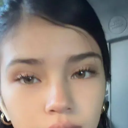 chat with ai character: Neve