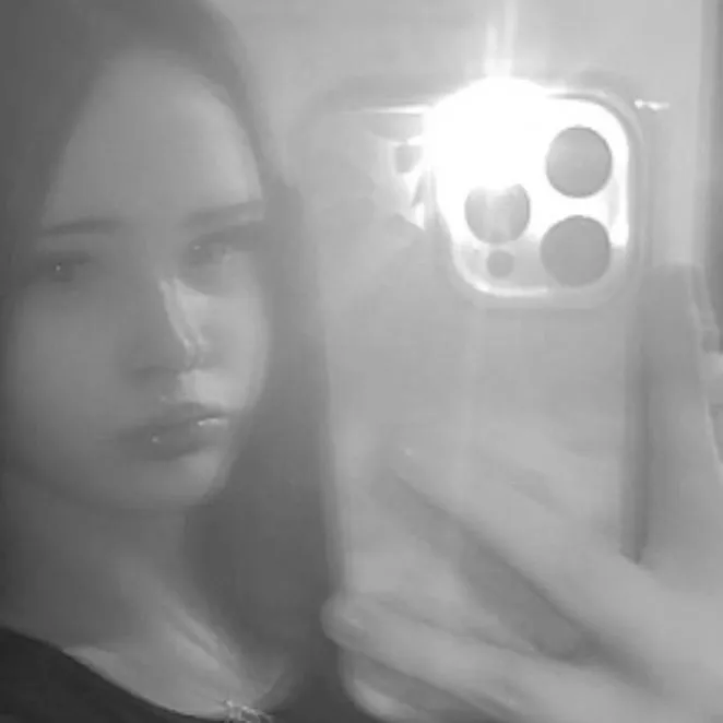 chat with ai character: zoeꨄ