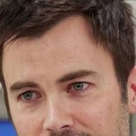 chat with ai character: Zeke